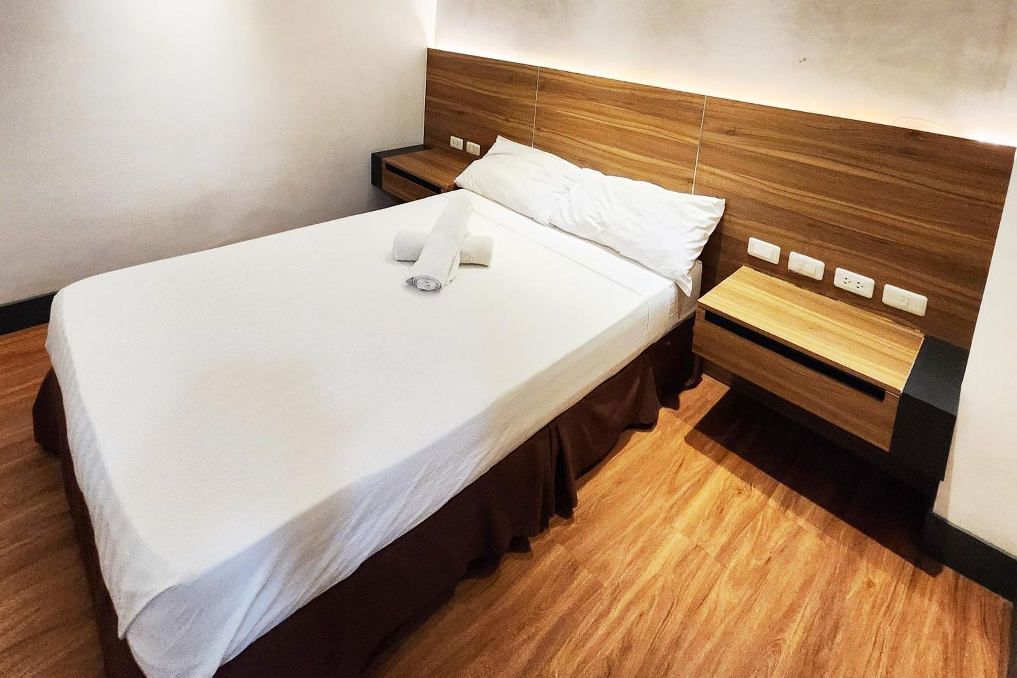 Boulevard Pension Hotel Cebu Esterno foto