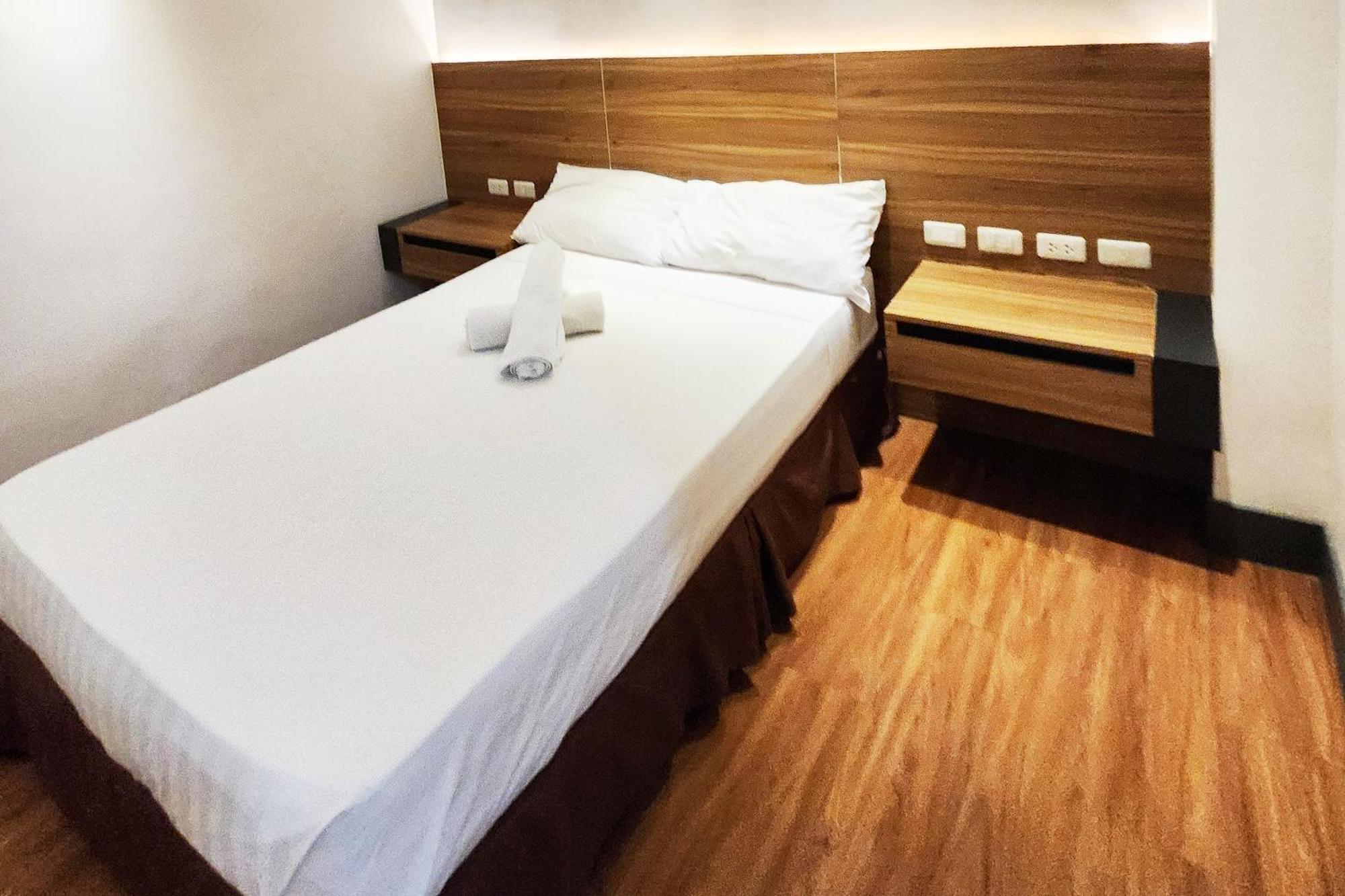 Boulevard Pension Hotel Cebu Esterno foto