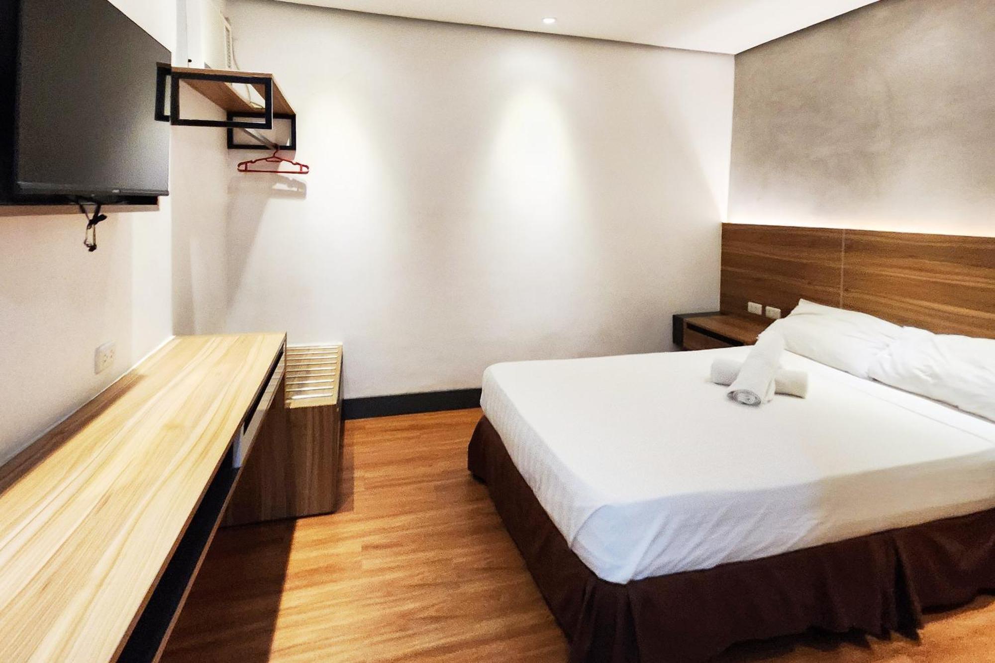 Boulevard Pension Hotel Cebu Esterno foto